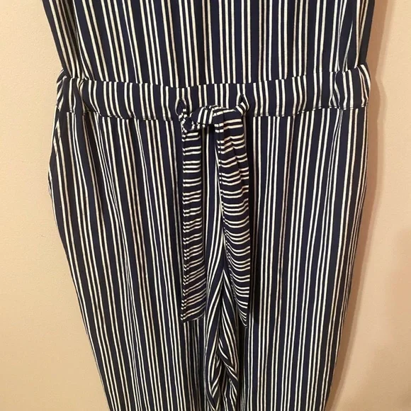 Vineyard Vines • Cat Cay Striped Navy Blue Sleeveless Jumpsuit Romper • Size S - Picture 4 of 7